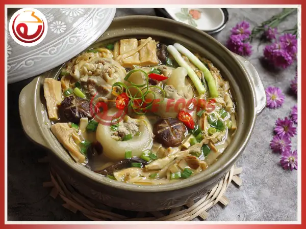 Món bắp giò heo hầm măng khô đậm đà