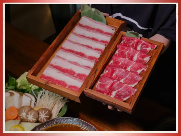 Lõi vai bò thái mỏng để nhúng lẩu