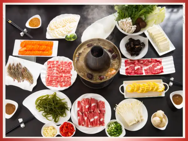 So sánh lát cắt ba chỉ bò Mỹ (nhiều mỡ) và ba chỉ bò Úc (nhiều nạc)