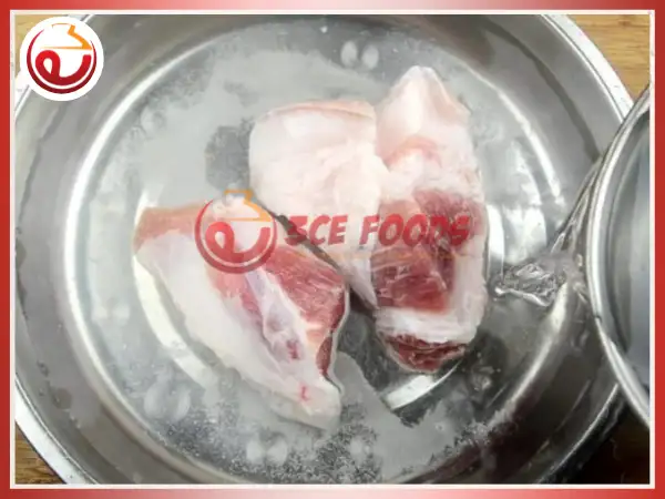 Sai lầm rã đông thịt bằng nước nóng