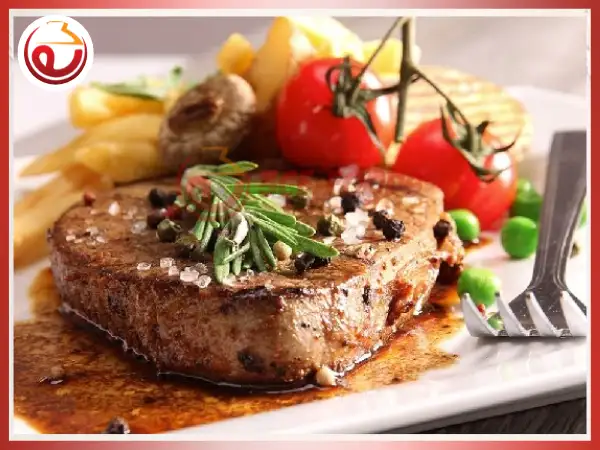 Món steak thăn lưng (Sirloin) nguyên miếng với sốt tiêu